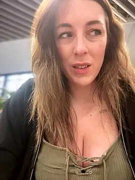 Snapshot of MommmyYummy chatting on 12, 11, 2025 MommmyYummy online show from 12, 11, 2025