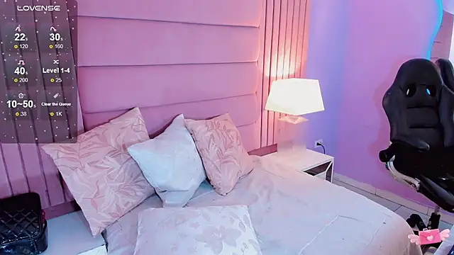 Snapshot of andrea_alvarz chatting on 3, 3, 2025 andrea alvarz online show from 3, 3, 2025