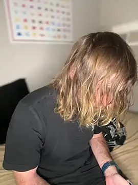 4kUsh2Fashion0 online show from 21, 1, 2025