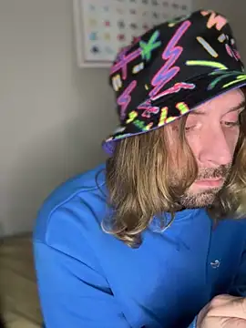 4kUsh2Fashion0 online show from 22, 1, 2025