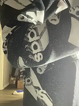 4kUsh2Fashion0 online show from 6, 3, 2025