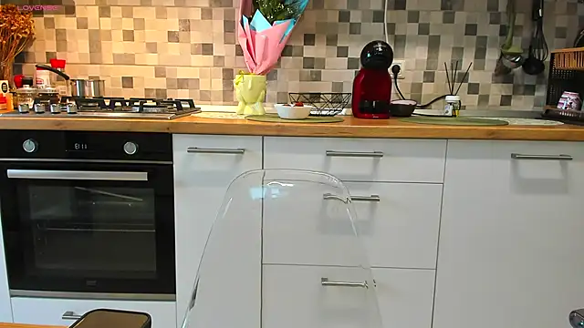 EveEvian online show from 4, 10, 2025