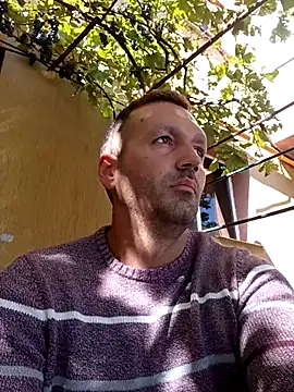 Snapshot of florin421 chatting on 18, 9, 2025 florin421 online show from 18, 9, 2025