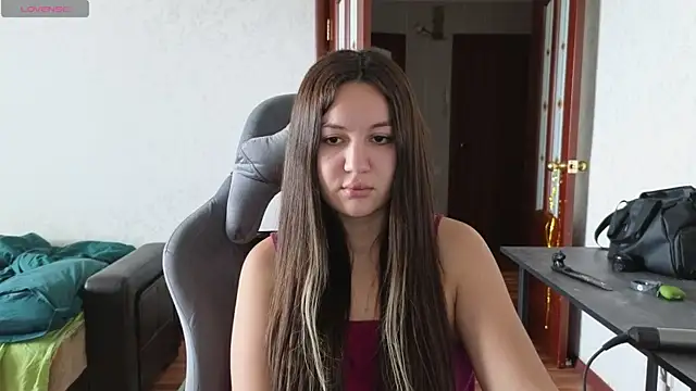 Nelly Fischer online show from 6, 3, 2025