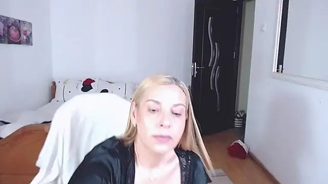 Snapshot of evamaria2024 chatting on 23, 9, 2025 evamaria2024 online show from 23, 9, 2025