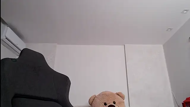 Smileyouarehere online show from 16, 3, 2025