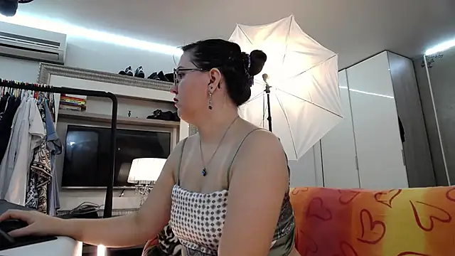 ILoveToFeelU online show from 19, 10, 2025