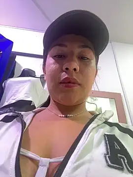 Snapshot of kim_monti chatting on 5, 10, 2025 kim monti online show from 5, 10, 2025