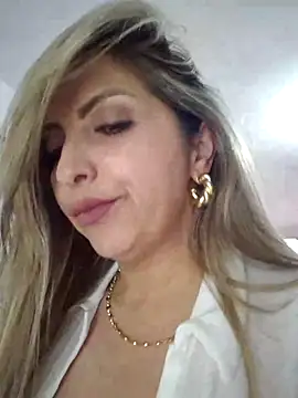  Abril-Office1 online show from 4, 3, 2025