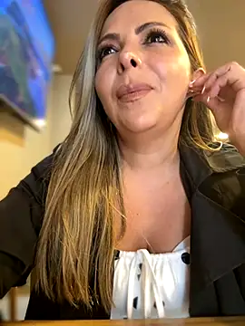  Abril-Office1 online show from 24, 9, 2025