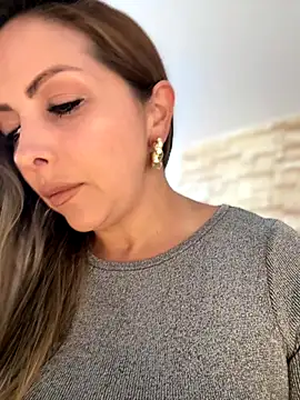  Abril-Office1 online show from 30, 9, 2025