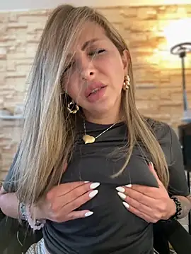  Abril-Office1 online show from 15, 10, 2025