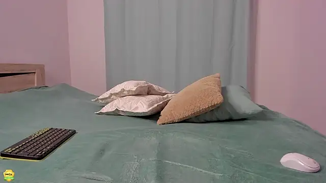 Snapshot of me___ow chatting on 6, 12, 2024 me ow online show from 6, 12, 2024