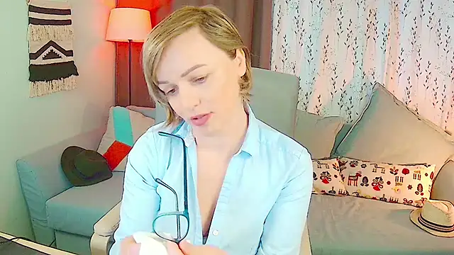 NandiSmile online show from 2, 12, 2025