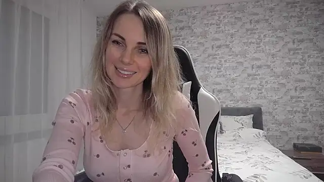 Snapshot of AlissonBia chatting on 2, 11, 2025 AlissonBia online show from 2, 11, 2025