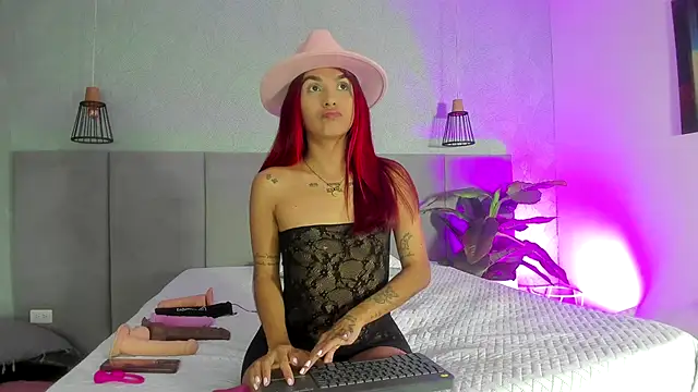 Snapshot of LiaVelez chatting on 10, 1, 2025 LiaVelez online show from 10, 1, 2025