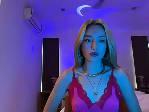 Snapshot of SirenaBelle chatting on 11, 10, 2025 SirenaBelle online show from 11, 10, 2025