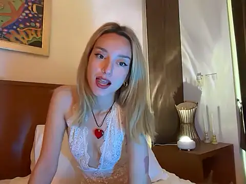 Snapshot of SirenaBelle chatting on 16, 11, 2025 SirenaBelle online show from 16, 11, 2025