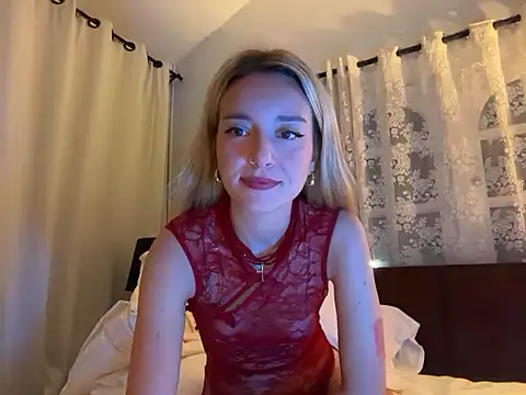 Snapshot of SirenaBelle chatting on 14, 12, 2025 SirenaBelle online show from 14, 12, 2025