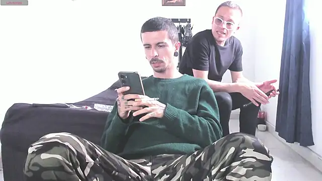 Snapshot of Aaron_BigDickxxx chatting on 21, 5, 2026 Aaron BigDickxxx online show from 21, 5, 2026