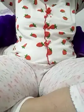 Snapshot of Bombamom chatting on 4, 3, 2026 Bombamom online show from 4, 3, 2026