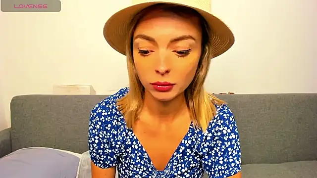 Snapshot of _ellen_meow_ chatting on 7, 10, 2025 ellen meow online show from 7, 10, 2025