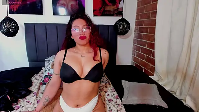 Snapshot of kyliejenner_hot chatting on 22, 9, 2025 kyliejenner hot online show from 22, 9, 2025