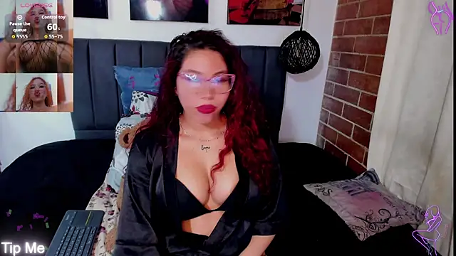Snapshot of kyliejenner_hot chatting on 10, 10, 2025 kyliejenner hot online show from 10, 10, 2025