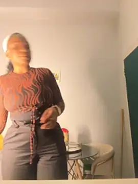 Snapshot of slimcateee chatting on 19, 10, 2025 slimcateee online show from 19, 10, 2025