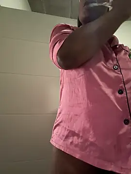 Snapshot of slimcateee chatting on 17, 11, 2025 slimcateee online show from 17, 11, 2025