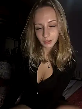 Snapshot of emma4xxx chatting on 20, 12, 2025 emma4xxx online show from 20, 12, 2025