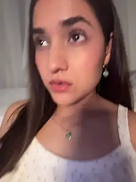 Snapshot of CuteeRose chatting on 10, 5, 2026 CuteeRose online show from 10, 5, 2026