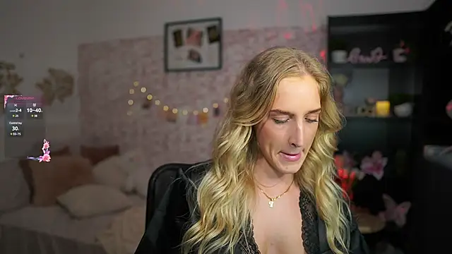 Nicolette  Shea  online show from 15, 3, 2025