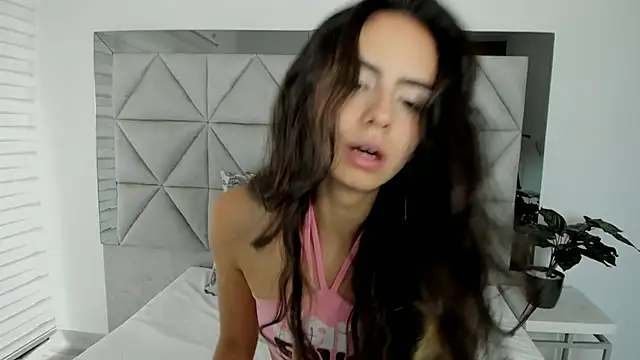 Snapshot of nina_pons chatting on 5, 3, 2025 nina pons online show from 5, 3, 2025