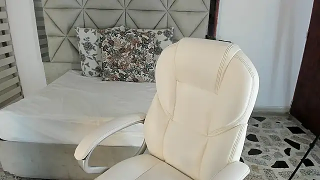 Snapshot of nina_pons chatting on 15, 9, 2025 nina pons online show from 15, 9, 2025