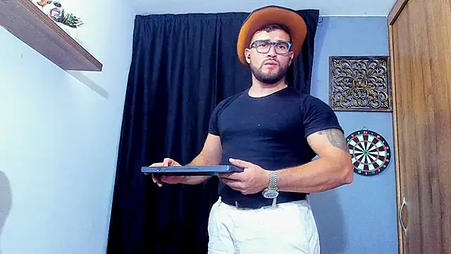 Snapshot of AndrewDiaz chatting on 26, 4, 2026 AndrewDiaz online show from 26, 4, 2026