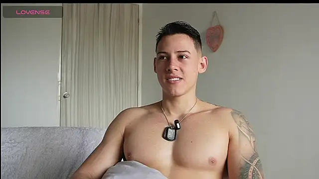 Snapshot of Muscle_King_Cum chatting on 17, 6, 2026 Muscle King Cum online show from 17, 6, 2026