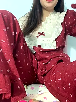 Snapshot of Hoanami chatting on 1, 12, 2025 Hoanami online show from 1, 12, 2025