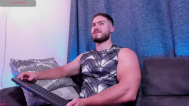 SebastianVilla  online show from 12, 2, 2025