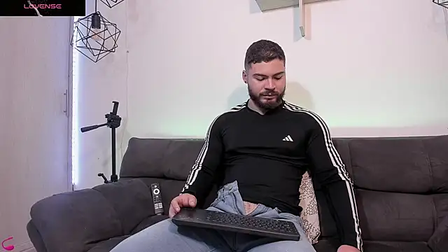 SebastianVilla  online show from 13, 3, 2025