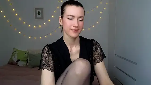 Snapshot of AliciaNewell chatting on 5, 7, 2026 AliciaNewell online show from 5, 7, 2026