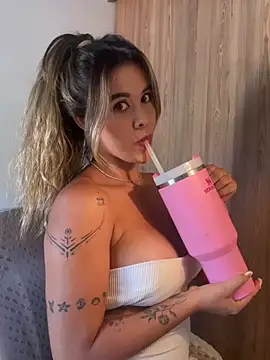 Emilia Bakerr online show from 28, 7, 2026
