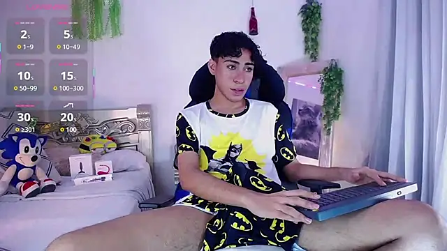 huge armound online show from 10, 10, 2025