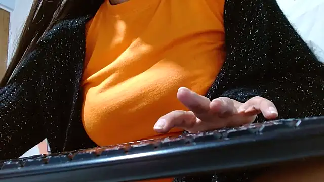 lupita84 online show from 15, 12, 2025