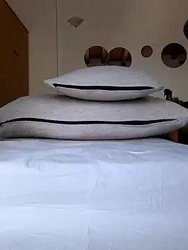 lupita84 online show from 11, 4, 2026