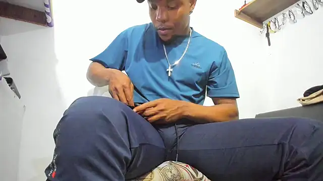 Snapshot of hugo3918_ chatting on 28, 9, 2025 hugo3918 online show from 28, 9, 2025