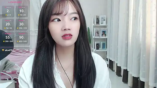 Snapshot of Jenny-Z chatting on 3, 3, 2025 Jenny-Z online show from 3, 3, 2025