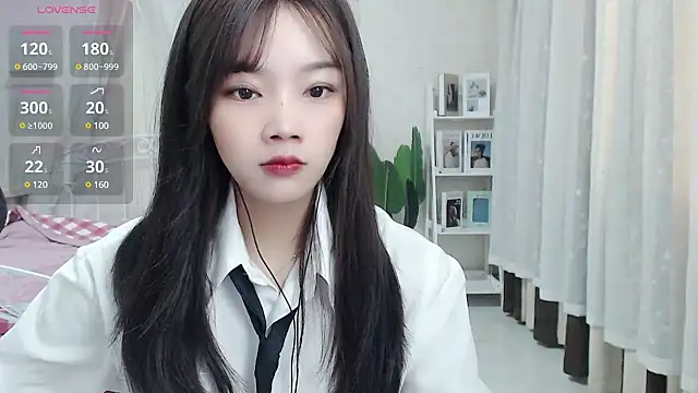 Snapshot of Jenny-Z chatting on 4, 3, 2025 Jenny-Z online show from 4, 3, 2025