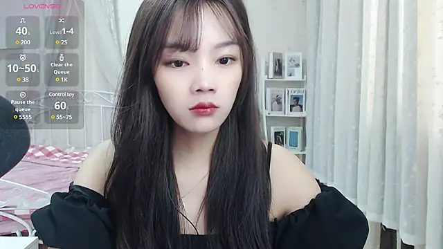 Snapshot of Jenny-Z chatting on 8, 3, 2025 Jenny-Z online show from 8, 3, 2025