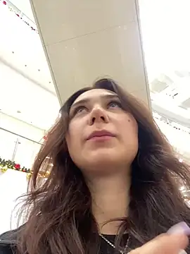Snapshot of QuitieLia chatting on 12, 12, 2024 QuitieLia online show from 12, 12, 2024